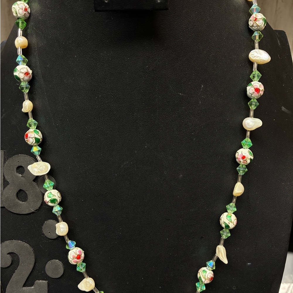 Elegant Green and Cream Beaded Necklace
